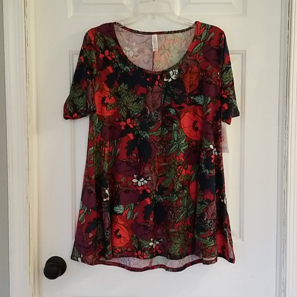 Woman's short sleeve scoop neck lularoe